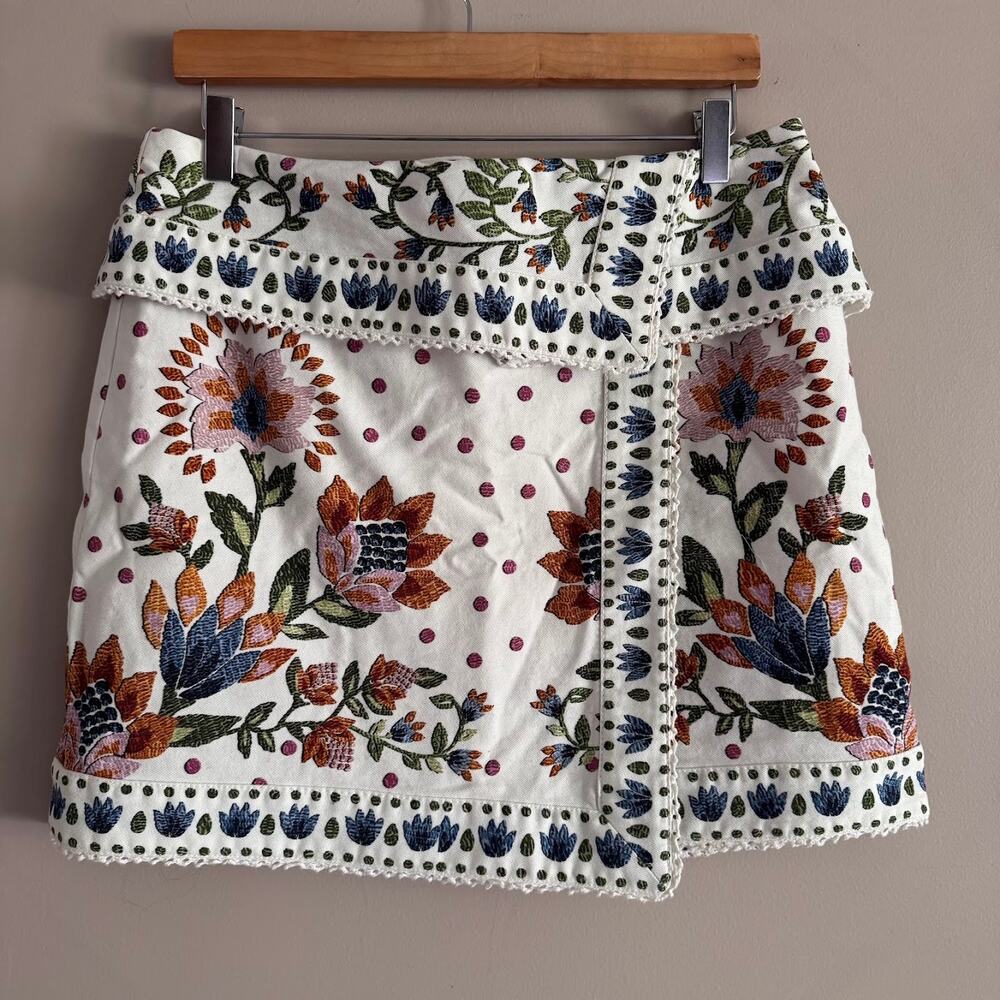 Farm Rio Summer Garden Embroidered Wrap Style Mini Skirt Floral Size Large